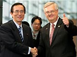 Пхеньян обладает ядерным оружием, которое, по его словам, служит исключительно целям обороны. Это подтвердил замминистра иностранных дел КНДР Ким Ге Гван на встрече с председателем Комитета палаты представителей Конгресса США Куртом Уэлдоном Пхеньян обладает ядерным оружием, которое, по его словам, служит исключительно целям обороны. Это подтвердил замминистра иностранных дел КНДР Ким Ге Гван на встрече с председателем Комитета палаты представителей Конгресса США Куртом Уэлдоном