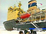 Гигантский айсберг площадью 3,6 тыс. кв километров сел на мель вблизи антарктического острова Росса и препятствует судоходству в одноименном море, где идет международная спасательная операция