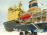 Гигантский айсберг площадью 3,6 тыс. кв километров сел на мель вблизи антарктического острова Росса и препятствует судоходству в одноименном море, где идет международная спасательная операция Гигантский айсберг площадью 3,6 тыс. кв километров сел на мель вблизи антарктического острова Росса и препятствует судоходству в одноименном море, где идет международная спасательная операция