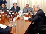 Глава Палестинской национальной администрации (ПНА) Махмуд Аббас достиг договоренности с ведущими военизированными палестинскими группировками о прекращении огня сроком на один месяц, заявил министр обороны Израиля Шауль Мофаз