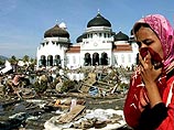 Официальное число погибших от стихии в Индонезии достигло 174 тыс. человек