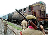 В Индии солдаты вытолкали из поезда 7 пассажиров: 5 погибли, 2 ранены