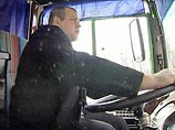 В областном центре Сахалина и Курил вторые сутки бастуют водители пассажирских автобусов, требующие повышения тарифа за проезд не ниже 10 рублей взамен существующего в семь рублей
