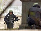 Жильцы дома были эвакуированы. Весь район оцеплен бойцами спецподразделения МВД республики Жильцы дома были эвакуированы. Весь район оцеплен бойцами спецподразделения МВД республики