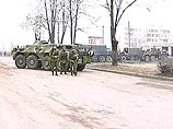 На окраине Нальчика продолжаются переговоры сотрудников милиции Кабардино-Балкарии с экстремистами, захватившими в заложники двух женщин На окраине Нальчика продолжаются переговоры сотрудников милиции Кабардино-Балкарии с экстремистами, захватившими в заложники двух женщин