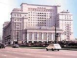 Скорее всего, вместо гостиницы по проекту Щусева на Охотном Ряду построят квартал, восстанавливающий очертания Театральной и Воскресенской площадей до того момента, как там появилась "Москва" Скорее всего, вместо гостиницы по проекту Щусева на Охотном Ряду построят квартал, восстанавливающий очертания Театральной и Воскресенской площадей до того момента, как там появилась "Москва"
