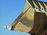 Одной из отличительных черт преступников было частое использование бульдозеров для пробивания витрин магазинов Одной из отличительных черт преступников было частое использование бульдозеров для пробивания витрин магазинов