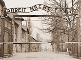 Приказ о создании концлагеря в Освенциме появился в апреле 1940 года, а летом сюда привезли первый транспорт заключенных. Приказ о создании концлагеря в Освенциме появился в апреле 1940 года, а летом сюда привезли первый транспорт заключенных.