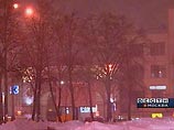 По прогнозам синоптиков, прирост снежного покрова за сутки может составить 20 см. Это один из самых сильных снегопадов нынешней зимой. Осадки сопровождаются порывами ветра По прогнозам синоптиков, прирост снежного покрова за сутки может составить 20 см. Это один из самых сильных снегопадов нынешней зимой. Осадки сопровождаются порывами ветра