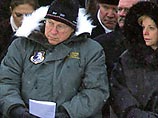 Вице-президент США был одет в куртку цвета хаки на меху и высокие ботинки. На голове у него была лыжная спортивная шапка. В таком виде вице-президент США представлял свою страну на траурных мероприятиях