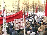 В Петербурге в субботу прошел митинг против отмены льгот. Около 12:30 мск участники акции собрались у станции метро "Спортивная" напротив Дворца спорта "Юбилейный"