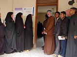Однако, по словам представителя Избиркома, иракцы, продолжающие стоять в очереди на улице, смогут проголосовать