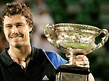 В финале Australian Open Марат Сафин переиграл Ллейтона Хьюитта 