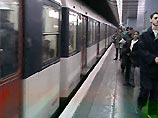 Сумасшедший толкнул мужчину под поезд парижского метро