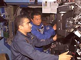 "Салижан Шарипов и Лерой Чиао начинают в среду заключительную 12-ю сессию эксперимента "Плазменный кристалл" на аппаратуре ПК-3", - сообщили в подмосковном Центре управления полетами (ЦУП)