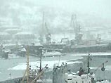 Мощный снежный циклон, обрушившийся на Камчатку три дня назад, по-прежнему бушует на полуострове