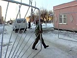 По предварительной неофициальной информации, солдаты покинули часть в пятницу. Они разоружили дежурного офицера, захватив его табельный пистолет с двумя обоймами По предварительной неофициальной информации, солдаты покинули часть в пятницу. Они разоружили дежурного офицера, захватив его табельный пистолет с двумя обоймами