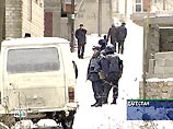 В перестрелке с бандитами погиб один сотрудник ОМОН, ранение в ногу по неосторожности получил боец 102-й бригады внутренних войск МВД России. О возможных потерях среди боевиков ничего не сообщается В перестрелке с бандитами погиб один сотрудник ОМОН, ранение в ногу по неосторожности получил боец 102-й бригады внутренних войск МВД России. О возможных потерях среди боевиков ничего не сообщается