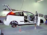 Чиновники установили, что в 368857 автомобилях, выпущенных с 2000 по 2002 годы, замок багажника подвергается коррозии, и из-за этого неплотно закрытый багажник может неожиданно открываться во время движения Чиновники установили, что в 368857 автомобилях, выпущенных с 2000 по 2002 годы, замок багажника подвергается коррозии, и из-за этого неплотно закрытый багажник может неожиданно открываться во время движения