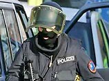 В то же время, по сообщению швейцарской радиостанции RSR, захватчики до сих пор находятся в здании консульства. Швейцарские дипломаты сообщили, что нападавшие - обычные уголовники В то же время, по сообщению швейцарской радиостанции RSR, захватчики до сих пор находятся в здании консульства. Швейцарские дипломаты сообщили, что нападавшие - обычные уголовники