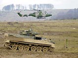 Британский лейтенант доставил любимой девушке пиццу на боевом вертолете Британский лейтенант доставил любимой девушке пиццу на боевом вертолете