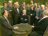 Фильмы, согласно информации "Горбачев-фонда", сейчас еще не сняты, но работа над ними идет "все время, хотя договориться со всеми их участниками не так просто" Фильмы, согласно информации "Горбачев-фонда", сейчас еще не сняты, но работа над ними идет "все время, хотя договориться со всеми их участниками не так просто"