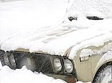 За последние дни и недели в России выпало столько снега, что он парализовал движение во многих регионах