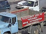Как сообщили в четверг в Федерации профсоюзов Приморского края, по центральным улицам города проедет колонна автомобилей, на которых установлены транспаранты, призывающие правительство принять меры против роста цен на бензин, горюче-смазочные материалы