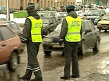 ГИБДД Москвы просит водителей быть предельно внимательными в связи с сильными снегопадами в столице в понедельник