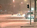 В городе выпало более 10 см снега. К полуночи метель стихнет, но во вторник возобновится В городе выпало более 10 см снега. К полуночи метель стихнет, но во вторник возобновится