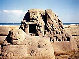 Волны подняли у берегов Южной Индии тысячи тонн песка, из которого показались скульптуры и развалины города царства Паллавов (III-IX века)