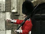 Охранники британской королевы занимались групповым сексом близ Букингемского дворца