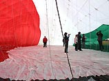 В Кувейте запущен в небо самый большой в мире воздушный змей В Кувейте запущен в небо самый большой в мире воздушный змей