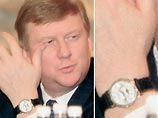 Председатель совета директоров РАО "ЕЭС" Анатолий Чубайс носит классический золотой Patek Philippe, дополненный индикатором лунных фаз и двумя дополнительными счетчиками, свидетельствующими о наличии функции годового или вечного календаря Председатель совета директоров РАО "ЕЭС" Анатолий Чубайс носит классический золотой Patek Philippe, дополненный индикатором лунных фаз и двумя дополнительными счетчиками, свидетельствующими о наличии функции годового или вечного календаря
