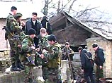 В Чечне усилен режим безопасности, на основных перекрестках Грозного, дорогах, ведущих в город, выставлены дополнительные наряды милиции, подразделения военных комендатур