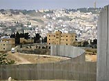 Политическая программа Шарона содержит в нынешнем виде точные даты начала каждого из 4 этапов вывода израильских структур и 21 поселения из сектора Газа и 4 поселений из северной части Западного берега реки Иордан