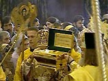 Около 3 тысяч православных москвичей встречали мощи великой княгини Елизаветы Федоровны и инокини Варвары, которые сегодня вечером были доставлены в храм Христа Спасителя