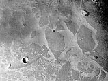 По конфигурации марсианские "плиты" напоминают земные пейзажи снежных пустынь и ледников близ Южного и Северного полюсов