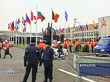 Журналистов на саммите в Брюсселе опрыскивают специальным спреем против взрывчатки Журналистов на саммите в Брюсселе опрыскивают специальным спреем против взрывчатки