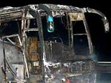 В автобусе находился 51 человек, сообщает китайское новостное агентство Xinhua. В огне погибли 17 человек, ранения получили еще пять человек