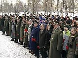 В День защитника Отечества военные вышли на улицы, протестуя против развала армии В День защитника Отечества военные вышли на улицы, протестуя против развала армии