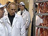 В субботу президент побывал в расположенном под Омском селе Лузино, где ознакомился с работой мясоперерабатывающего комплекса "Омский бекон"