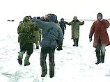 Более 20 рыбаков, дрейфовавших на льдинах в Ладожском озере, благополучно сошли на берег Более 20 рыбаков, дрейфовавших на льдинах в Ладожском озере, благополучно сошли на берег