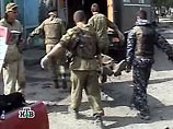 В результате обстрела милицейского поста в Чечне погиб сотрудник службы безопасности президента республики, сообщили "Интерфаксу" в субботу источники в правоохранительных органах ЧР
