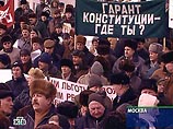 На митинг съехались ликвидаторы аварии на ЧАЭС из региональных организаций Союза "Чернобыль", в частности из Ржева, Твери, Тулы, Обнинска, Нижнего Новгорода и других городов