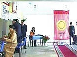 По предварительным итогам парламентских выборов в Киргизии, сын и дочь президента Аскара Акаева, выставившие свои кандидатуры, лидируют с большим отрывом от соперников