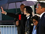 В суде американского города Санта-Марии (штат Калифорния) началось рассмотрение дела певца Майкла Джексона, обвиняемого в сексуальных домогательствах к несовершеннолетнему