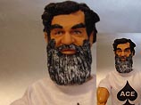 12-дюймовую фигуру бородатого Саддама в футболке с пиковым тузом можно было приобрести за 30 долларов, в сумму входят упаковка и стоимость пересылки