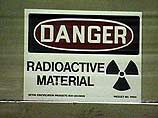 Радиоактивное вещество "Уран-238" было обнаружено в автомобиле Volkswagen. Неизвестный перевозил полкило урана прямо в багажнике машины. Об этом сообщила пресс-служба МЧС Украины