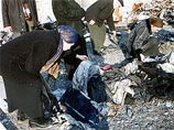 Найдена груда детской обуви, одежда, обрывки камуфляжа, неразорвавшаяся граната. Матери разгребали этот "мусор", пытаясь найти что-то, принадлежавшее их родным Найдена груда детской обуви, одежда, обрывки камуфляжа, неразорвавшаяся граната. Матери разгребали этот "мусор", пытаясь найти что-то, принадлежавшее их родным